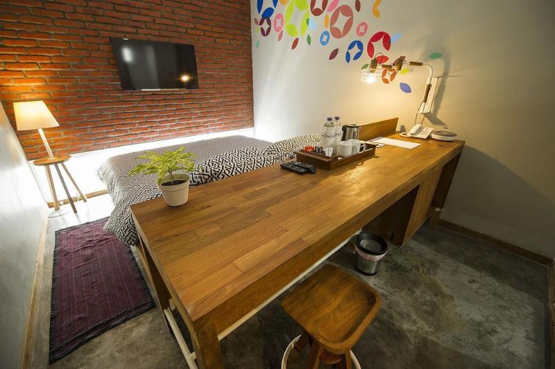 Lokal Hotel & Restaurant Kejayan Экстерьер фото