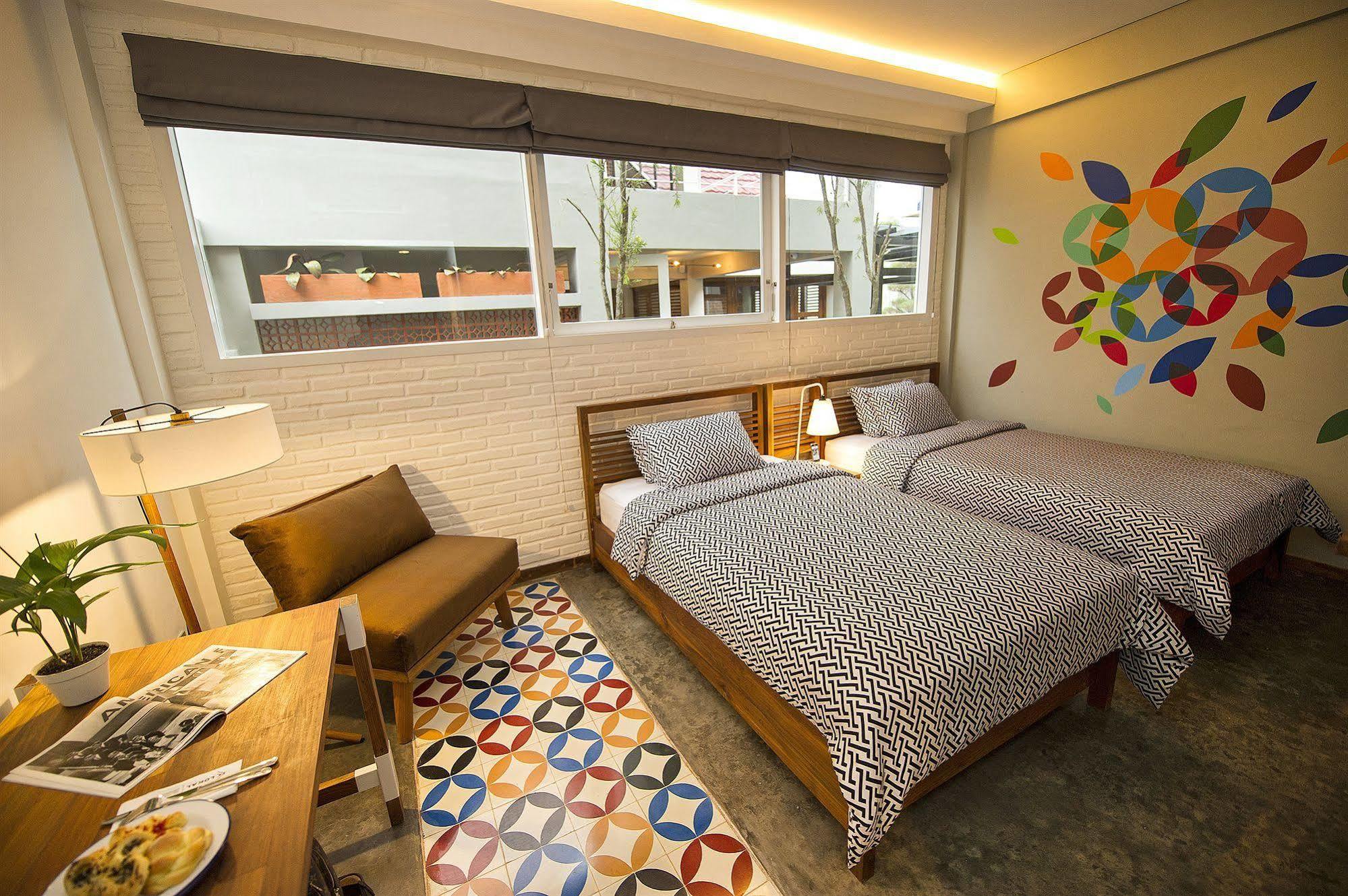 Lokal Hotel & Restaurant Kejayan Экстерьер фото