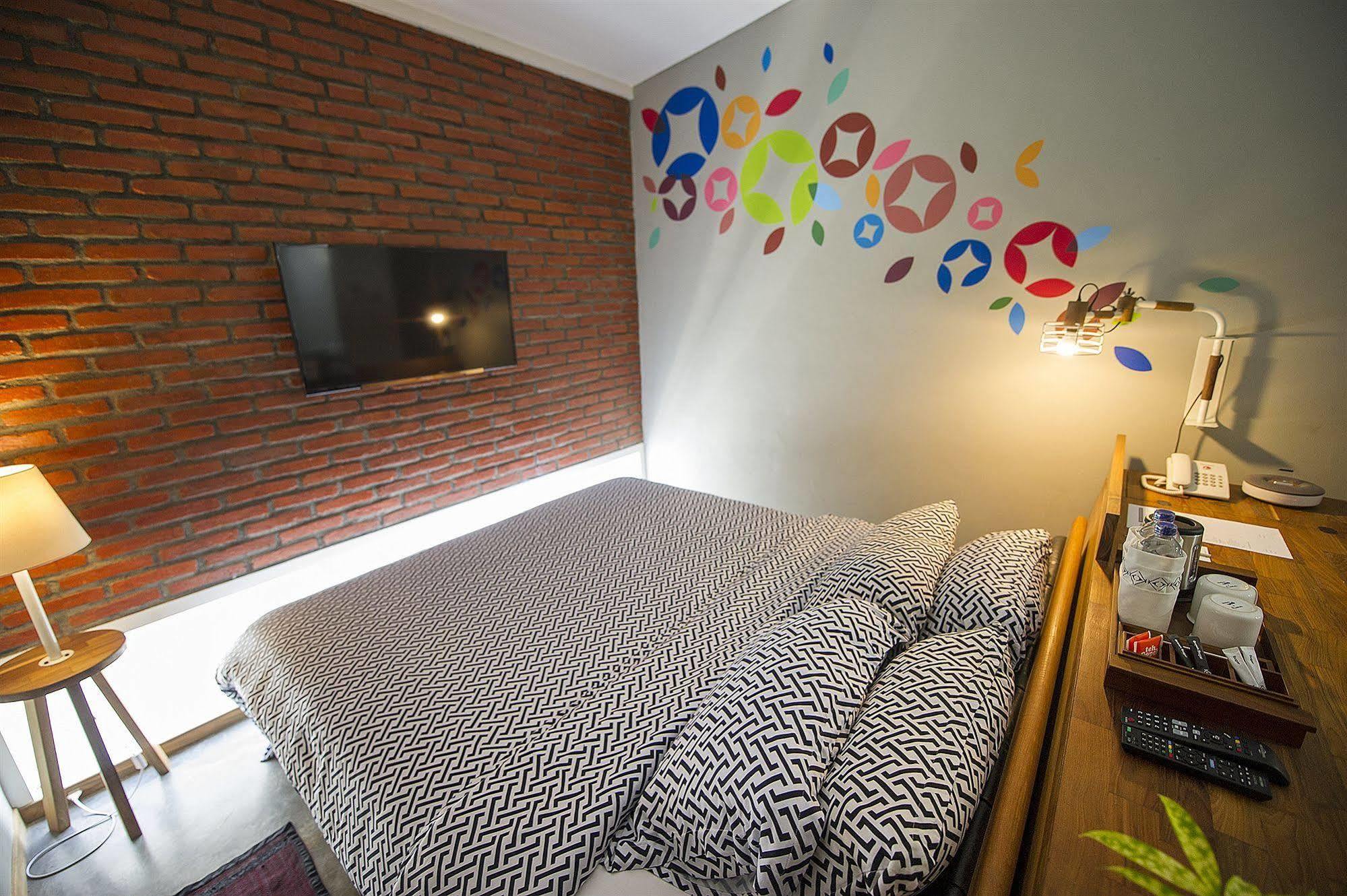 Lokal Hotel & Restaurant Kejayan Экстерьер фото