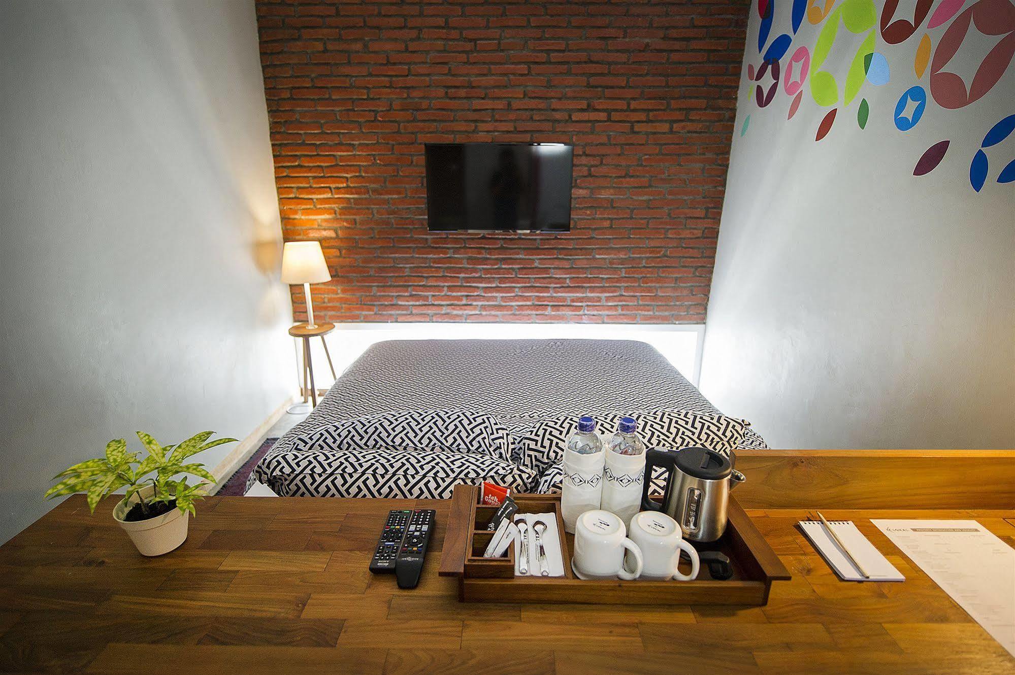 Lokal Hotel & Restaurant Kejayan Экстерьер фото
