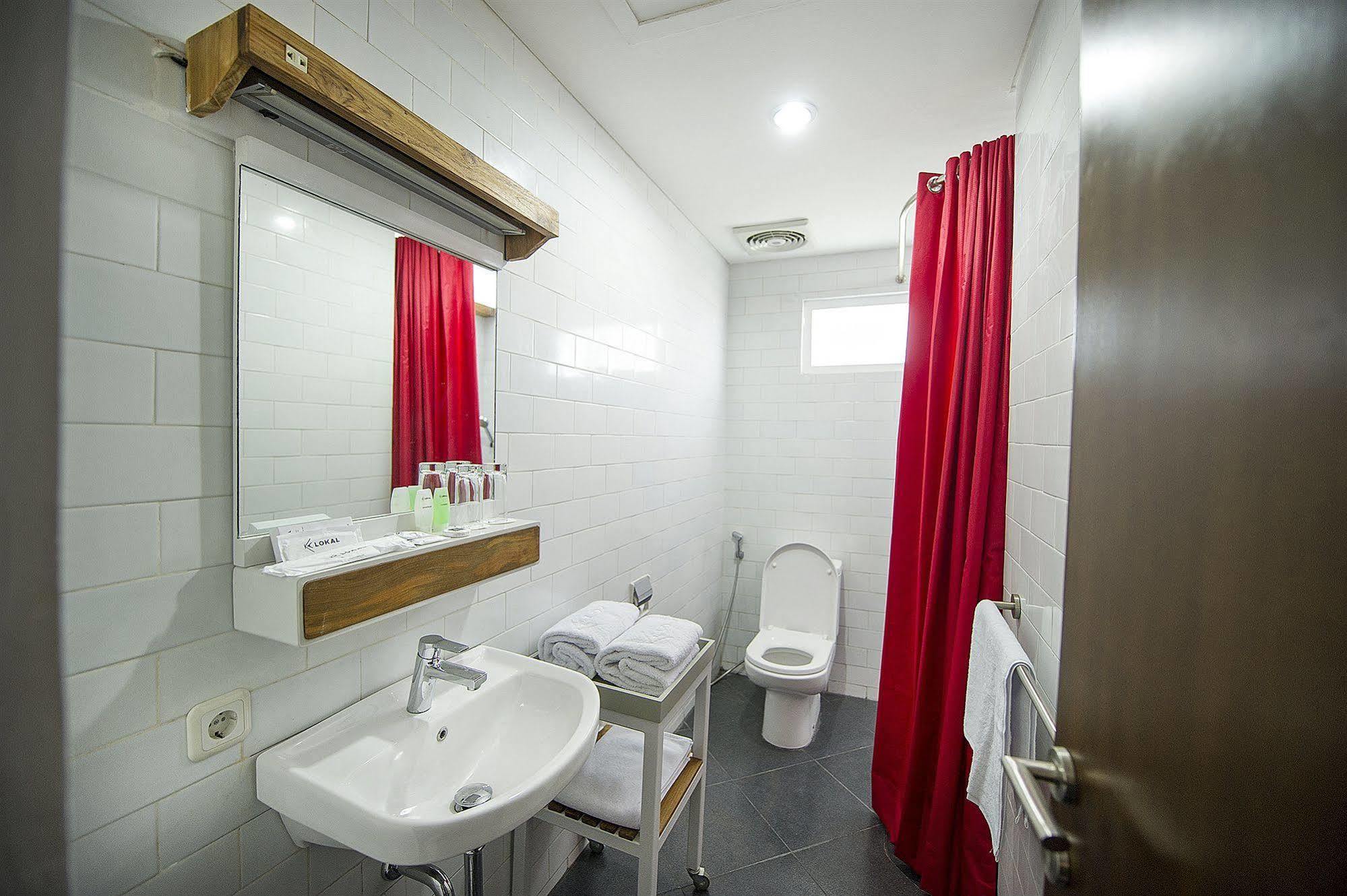 Lokal Hotel & Restaurant Kejayan Экстерьер фото