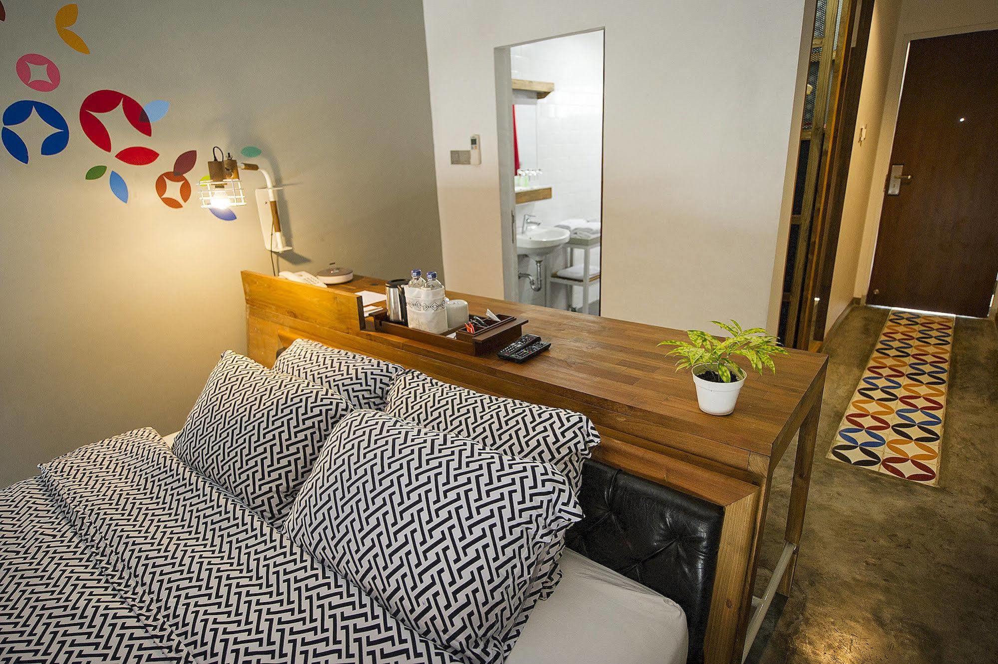 Lokal Hotel & Restaurant Kejayan Экстерьер фото