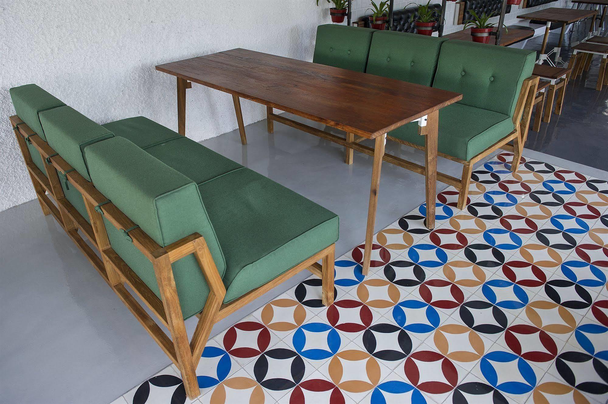 Lokal Hotel & Restaurant Kejayan Экстерьер фото